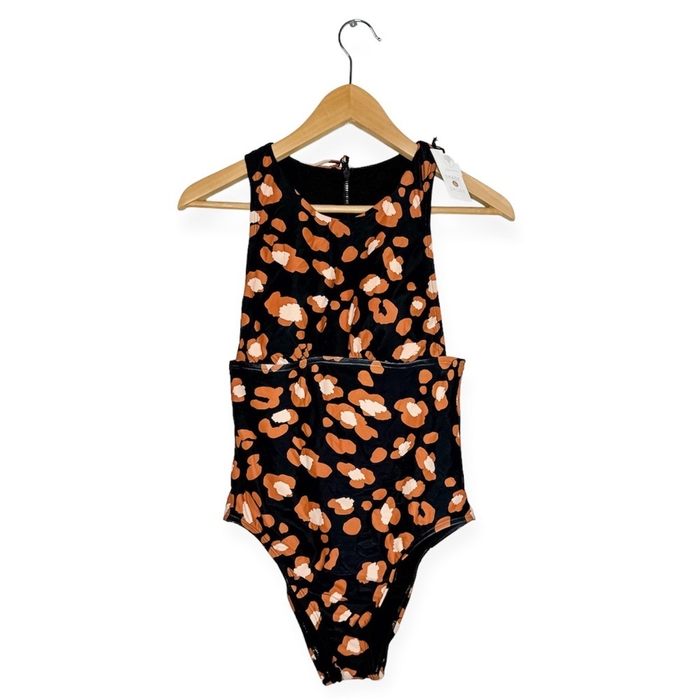 New Shade & Shore Woman’s One Piece Swimsuit Size M
